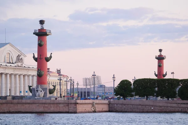 Rostraal kolom in st.-petersburg — Stockfoto