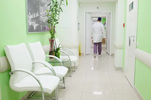 Interior de un pasillo hospitalario — Foto de Stock