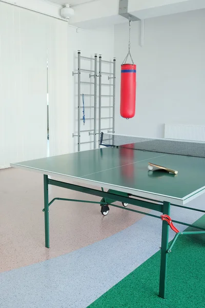 Ping-pong rackets and a ball — Stock Photo, Image