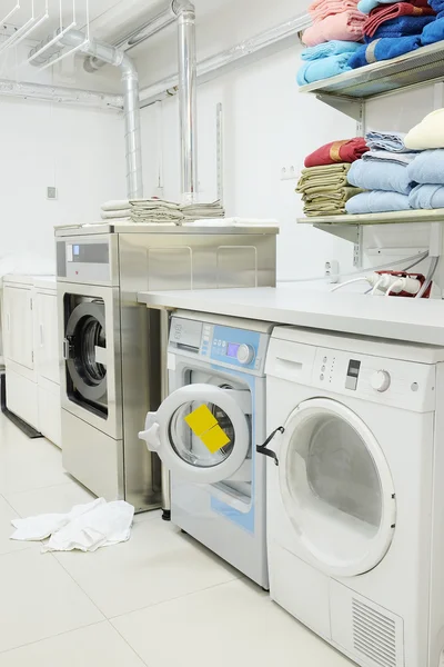 Interiér nemocniční prádelny — Stock fotografie