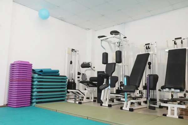 Intérieur d'une salle de fitness — Photo