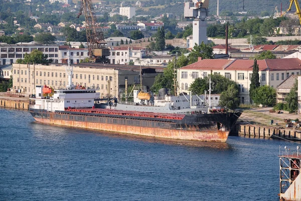 Schepen in de haven van Sevastopol — Stockfoto