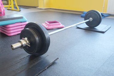 spor salonunda spor salonu aparatı