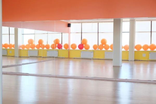 Interior da sala de aula de ioga e dança — Fotografia de Stock