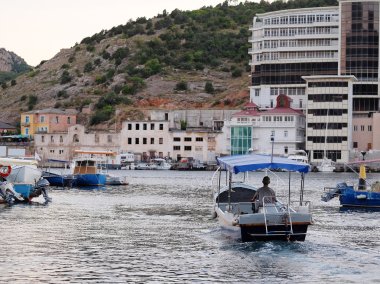 görüntü bir yolcu teknesi