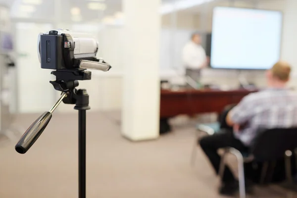 Video camera under the tripod — Stock Photo, Image