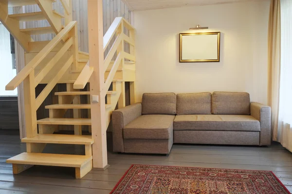 Sofa und Treppe — Stockfoto