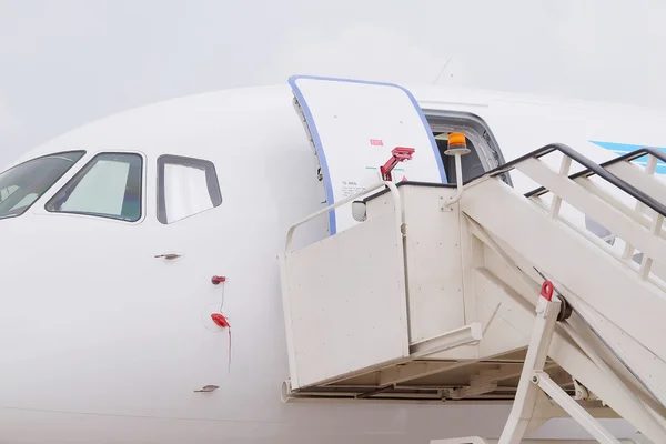 Avião de passageiros — Fotografia de Stock