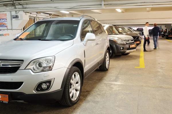 Showroom in un centro rivenditori auto — Foto Stock