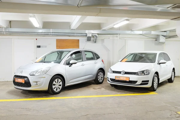 Sala de exposición de un distribuidor de coches —  Fotos de Stock