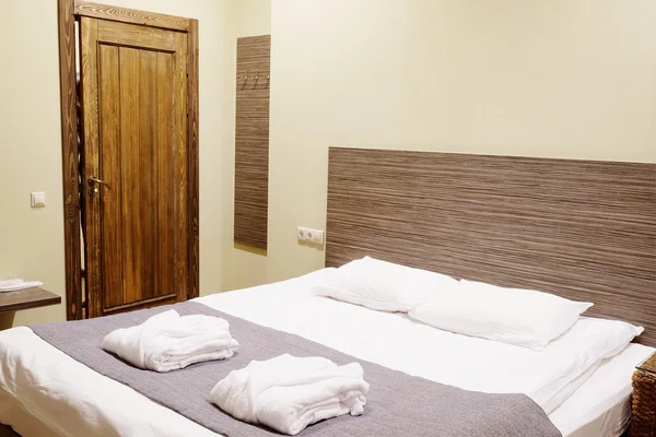 bir otel odasında