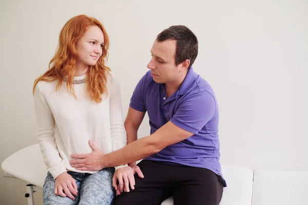 Pareja joven en un médico —  Fotos de Stock