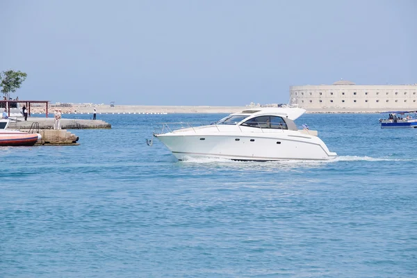 Boats in the bay — Stock Photo, Image