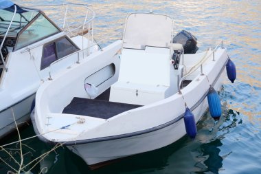 görüntü bir yolcu teknesi