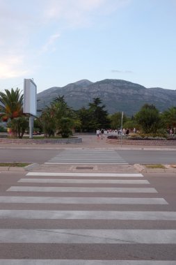 Sokakta bir Bar, Karadağ