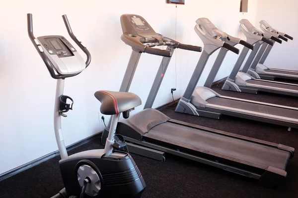 Treadmills no ginásio — Fotografia de Stock
