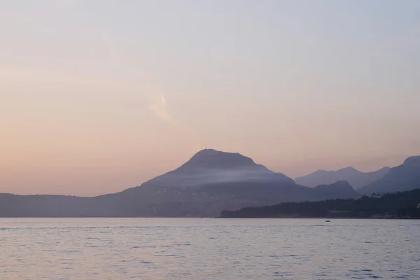 Balcánico Hillsunder la puesta del sol — Foto de Stock