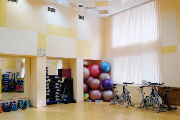 Intérieur d'une salle de fitness — Photo