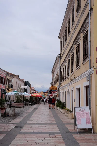 Straat in het centrum van Shkodër — Stockfoto