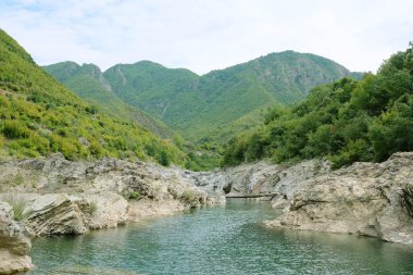 Arnavutluk dağlarda