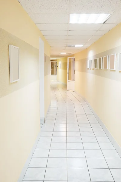 Interior de un pasillo — Foto de Stock