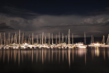 Gece manzarası harborn görüntü ile çubuk