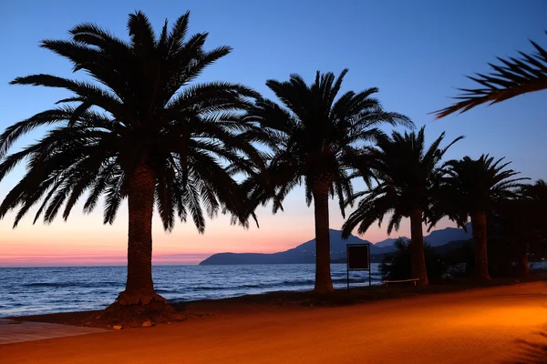 Vista notturna di una baia adriatica — Foto Stock