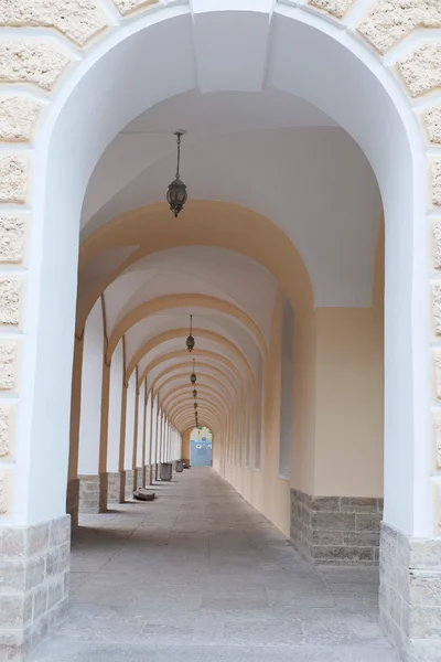 Colonnade in een gebouw — Stockfoto