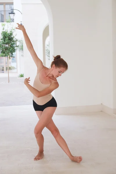 Portret van de rehearsing ballerina — Stockfoto