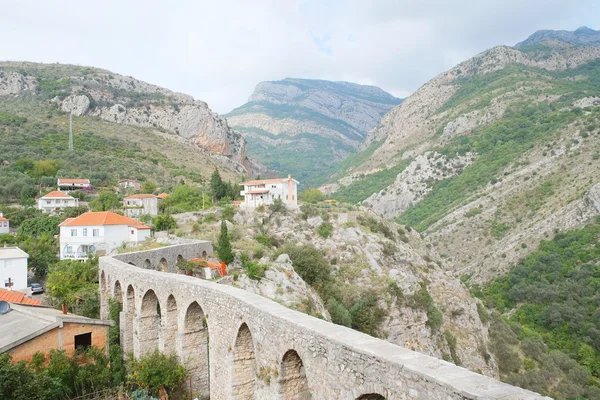 Alte aqueduc in alten bar — Stockfoto