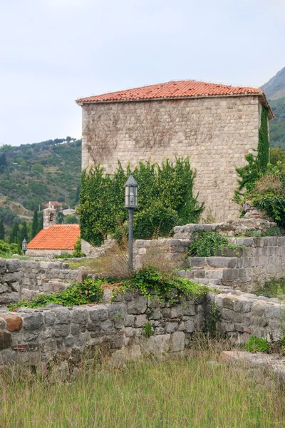 Ruiny starých městských hradeb — Stock fotografie