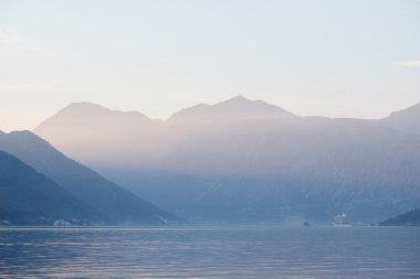 Kotor Bay cruise liner görüntü ile manzara