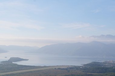 Deniz ve dağlar Kotor görüntü ile manzara
