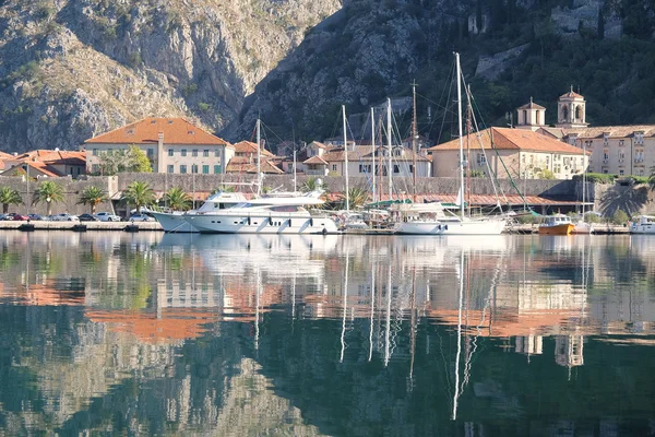 Landschaft mit dem Bild der Bucht von Kotor — Stockfoto