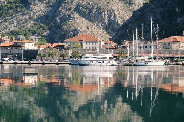 Landschaft mit dem Bild der Bucht von Kotor — Stockfoto