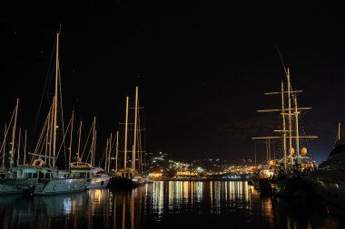 Bir gece liman yatlar