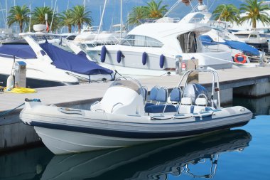 bir yelkenli resmini