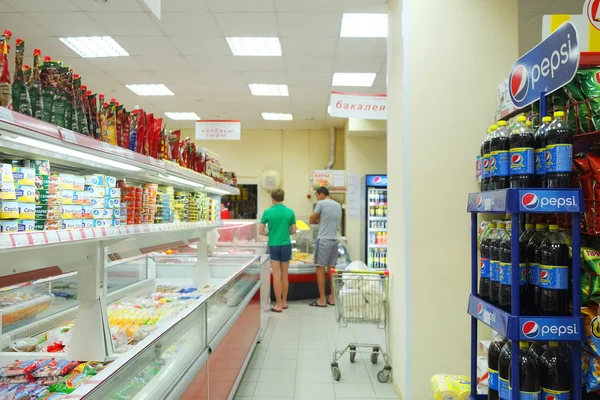 Interno di un supermercato a Puschino — Foto Stock