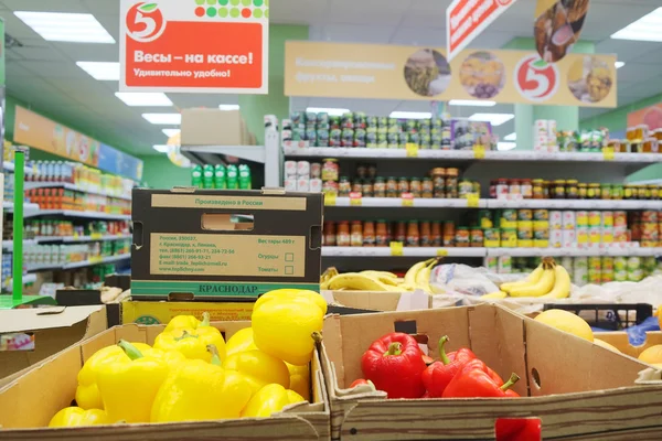 Interior of a supermarket in Puschino — Stock Photo, Image