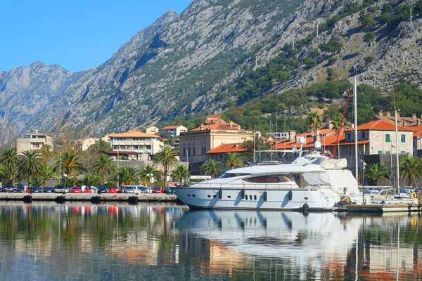 Karadağ bağlantı noktası görüntü ile deniz manzara