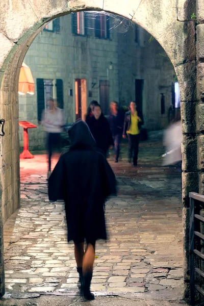 Bir kızın bulanık silthouette