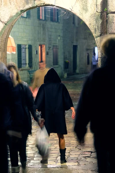 Bir kızın bulanık silthouette