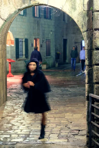 Bir kızın bulanık silthouette