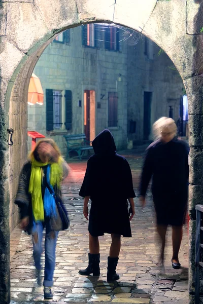 Bir kızın bulanık silthouette