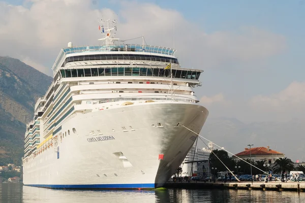 Nave da crociera a Kotor — Foto Stock