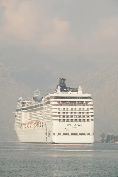 Cruise liner in Kotor — Stock Photo, Image