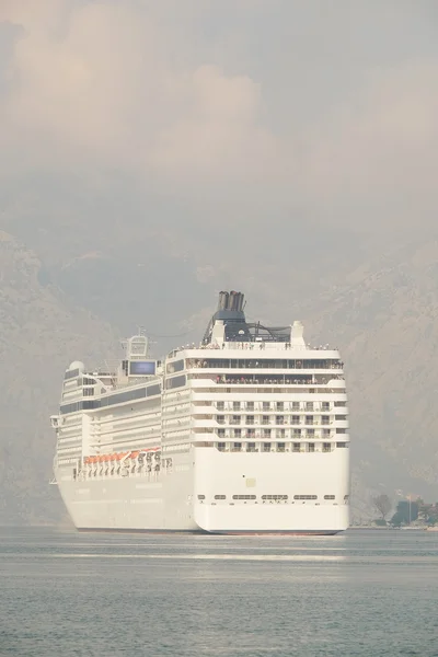 Cruise liner in Kotor — Stock Photo, Image