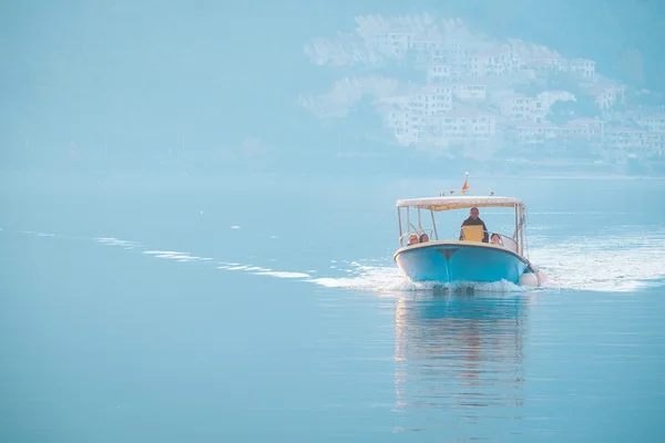 Barco en un Kotor — Foto de Stock