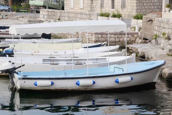 Barco en un Kotor — Foto de Stock