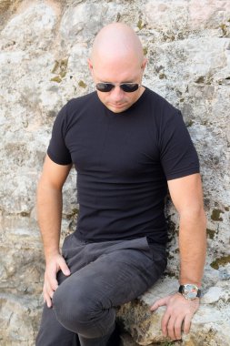 Kel kafalı adam portresi